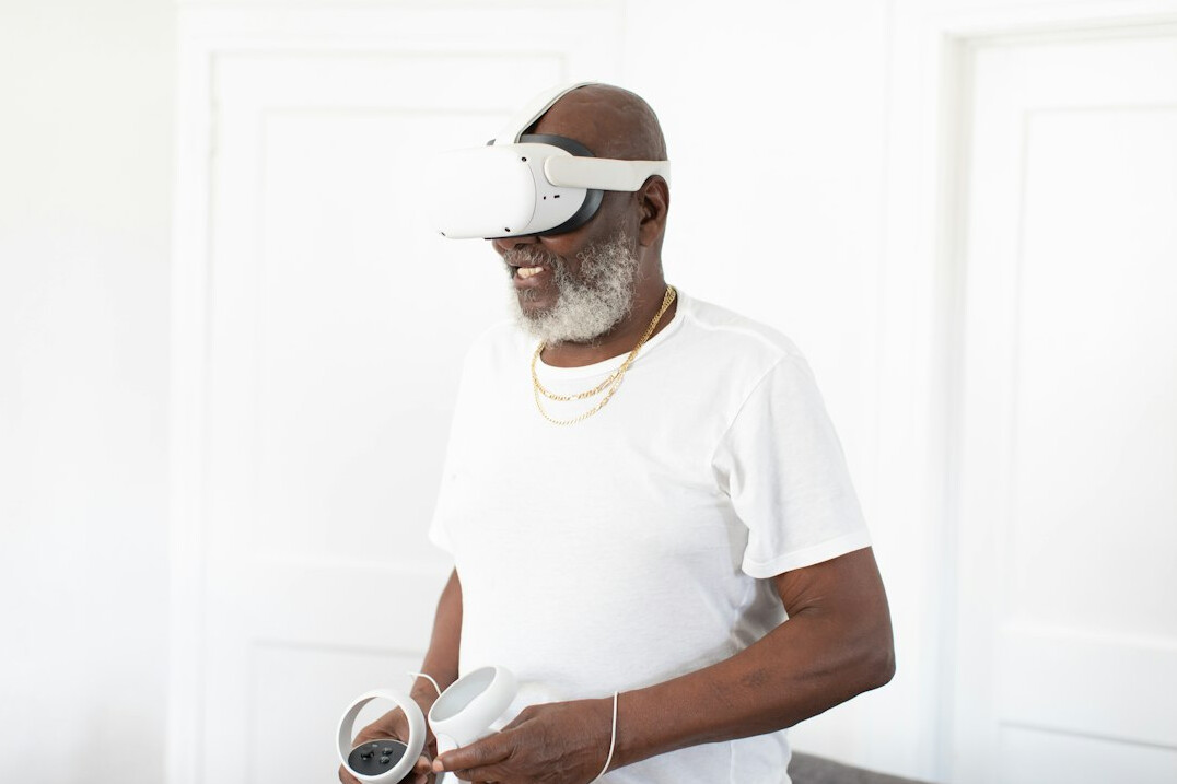 seniors using virtual reality